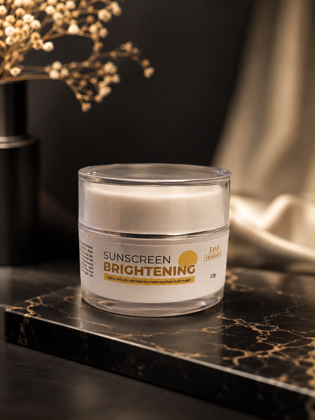 SUNSCREEN BRIGHTENING